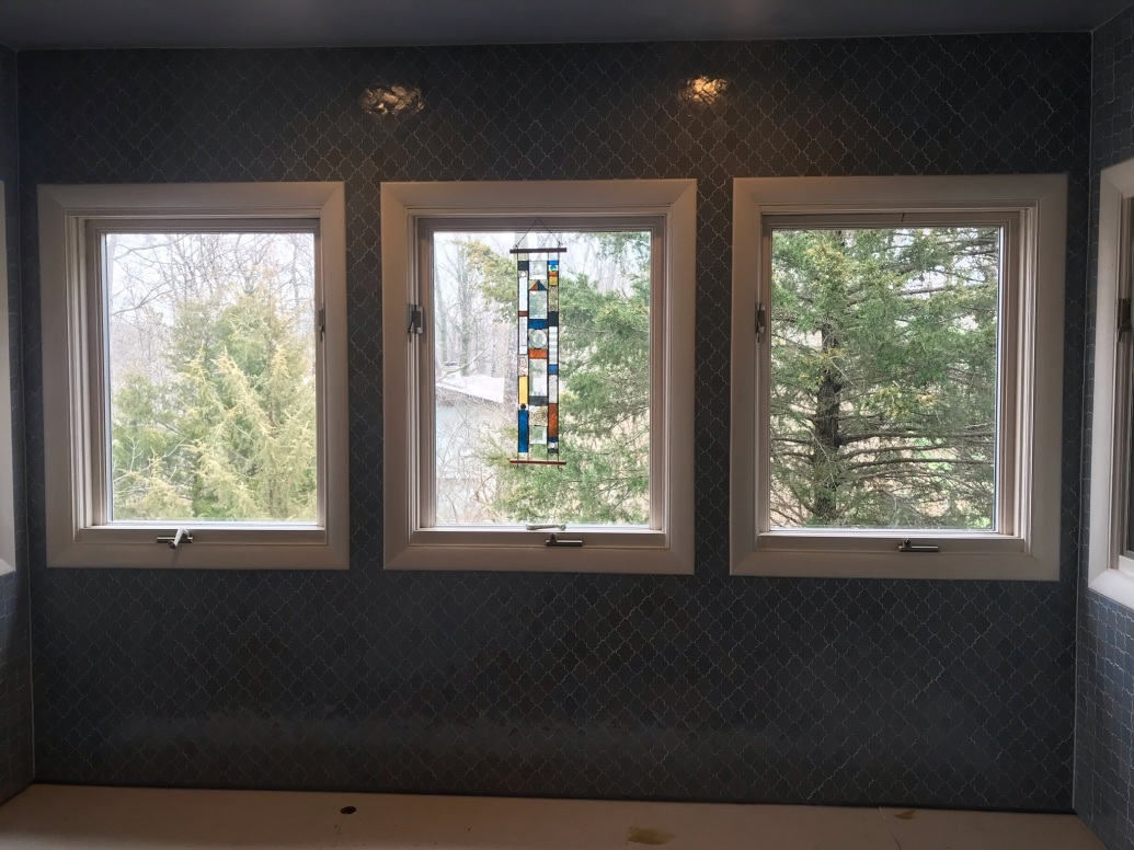 Cincinnati blue tile surround with colored glass hanging